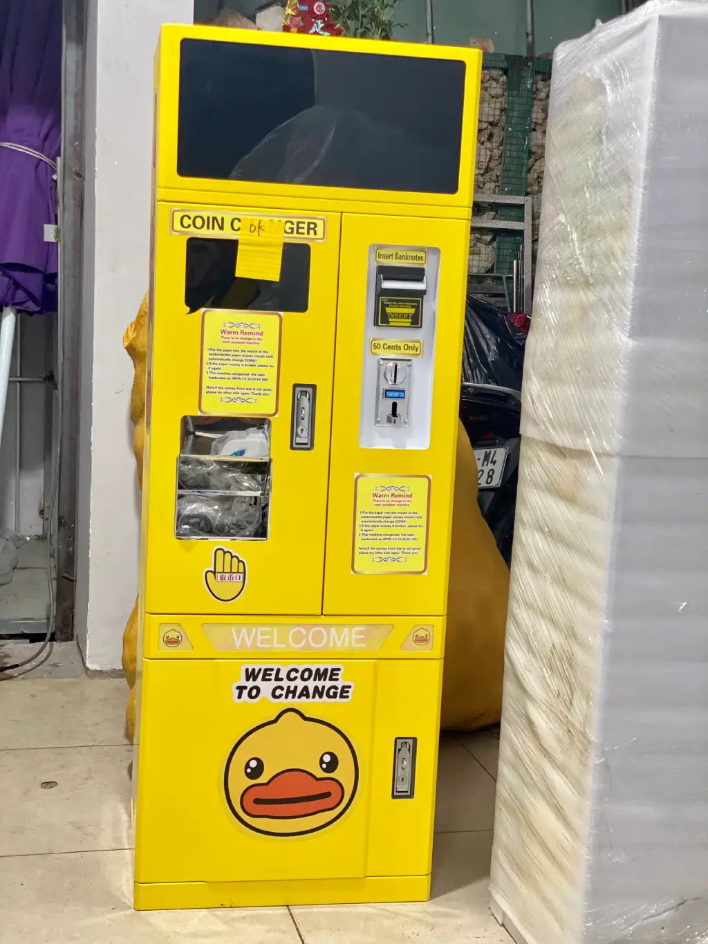 máy bán xu tự động màu vàng 2