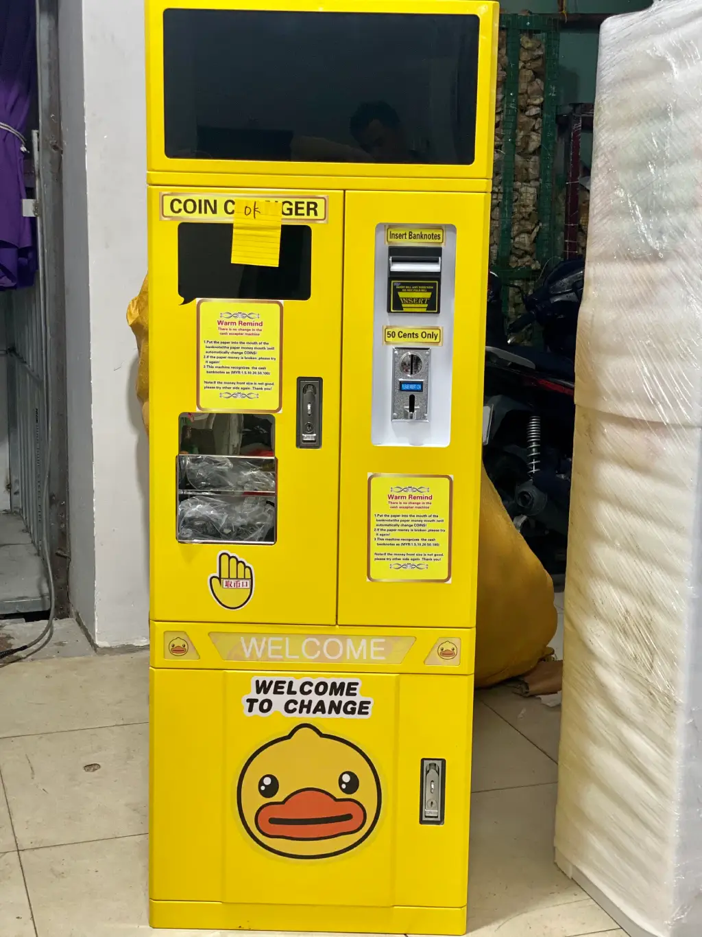máy bán xu tự động màu vàng 7